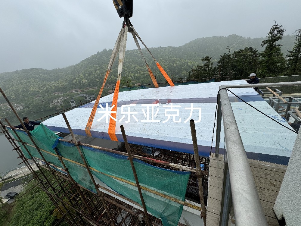 <b>亞克力板材越厚越好？該怎么確定合適厚度</b>